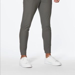 CUTS AO JOGGERS